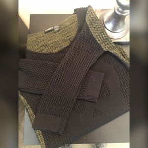 Black/green skull sweater